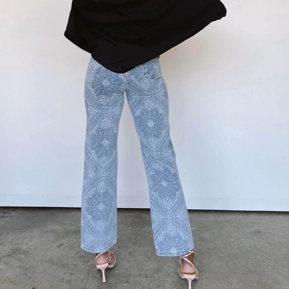 A5 - 254 Vestique bandana patterned Jeans blue and white size medium NWOT - Picture 9 of 11